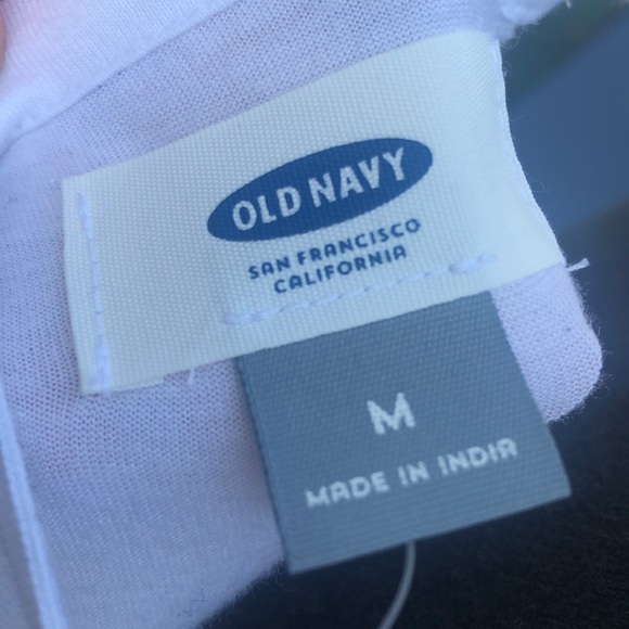 White Old Navy Top 👚 - Picture 3 of 3